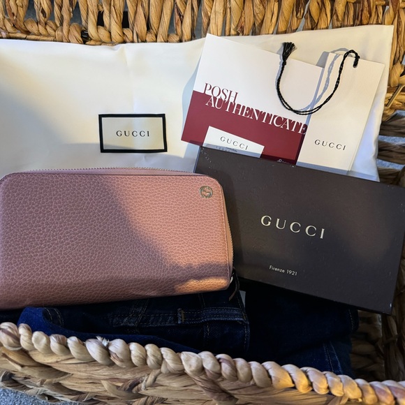 Pink Leather Gucci Logo wallet - Picture 6 of 6
